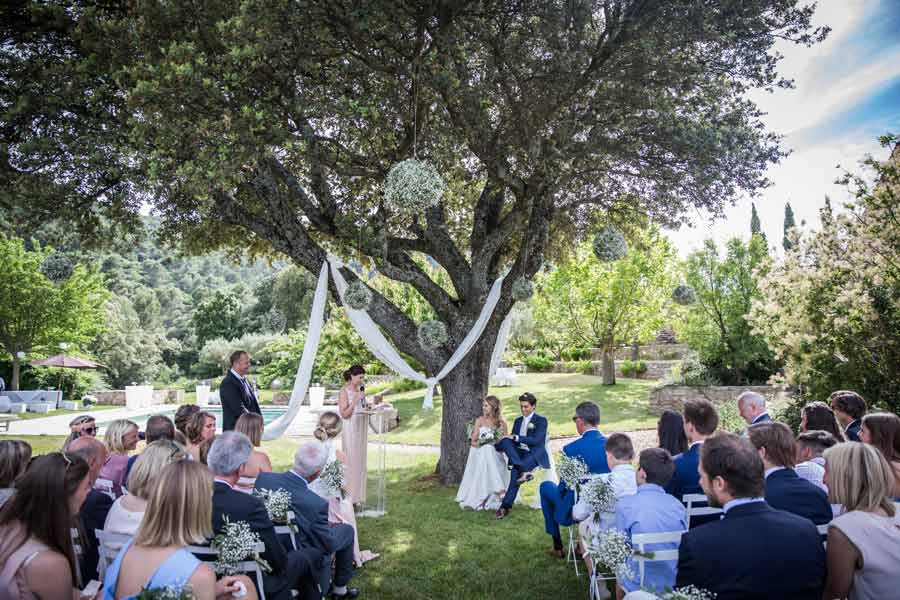 cérémonie-en-extérieur Photographe de mariage dans le Luberon